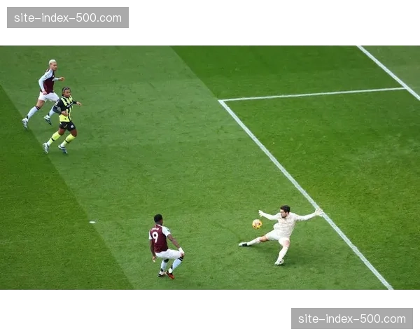 镜报评英超冬窗：曼城获A级领跑，枪手魔咒仅获C级评级